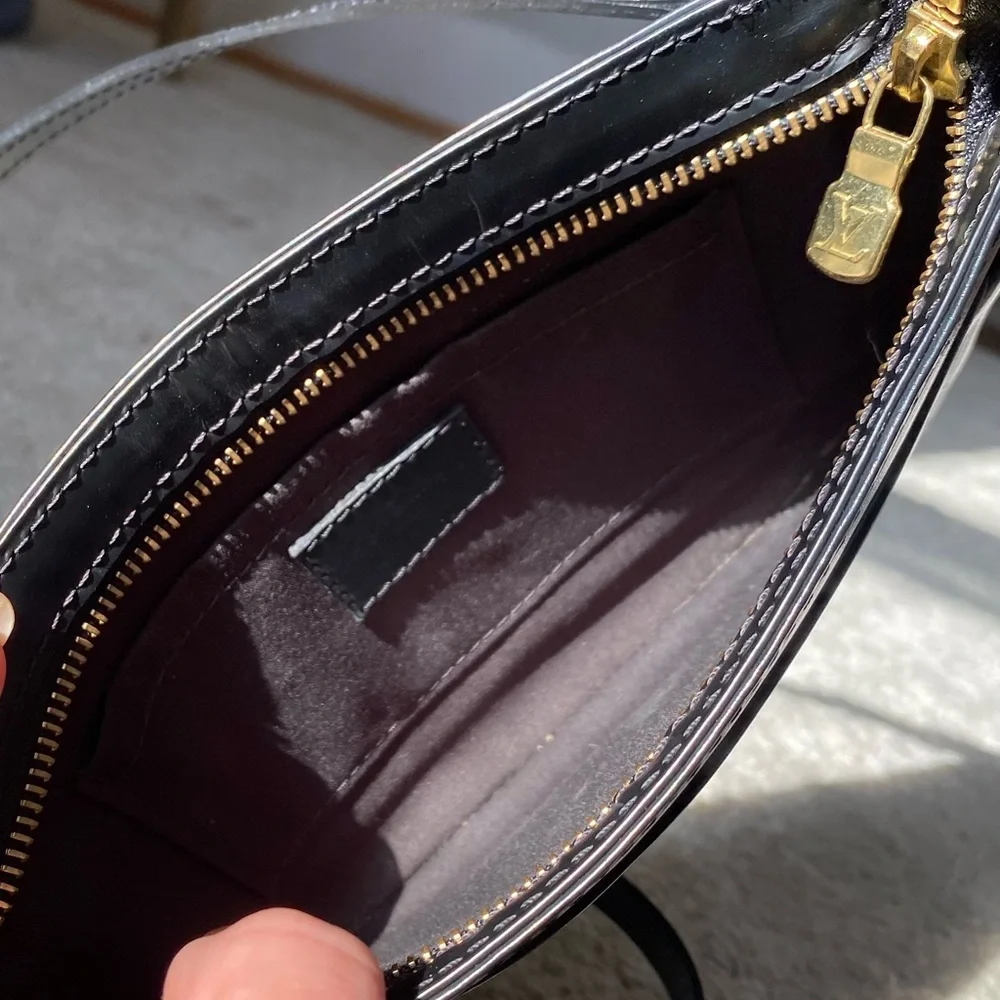 Louis Vuitton Black Epi Leather Sarvanga Crossbody Clutch Bag - Picture 8 of 15